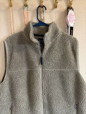 GAP Plush Sherpa Quarter-Zip Vest - Sage